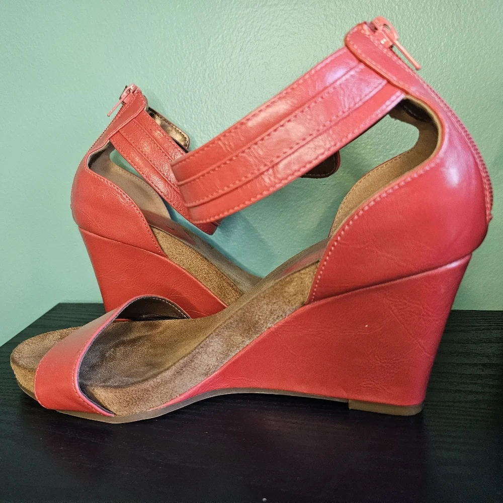 Toetos Pink Faux Leather Wedge Sandals Women's Size 8M